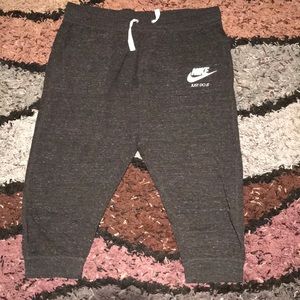 Nike Women’s Vintage Gym Capris Heathered Black